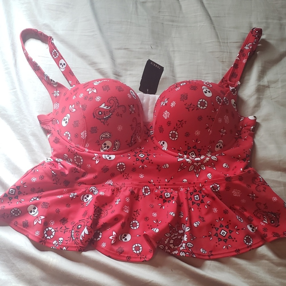 Torrid Tankini Swim Top Red Skulls Size 1 Bikini
